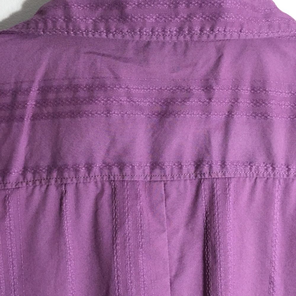 🦋 3/$25 Light Purple Textured Button-Up - Picture 3 of 5